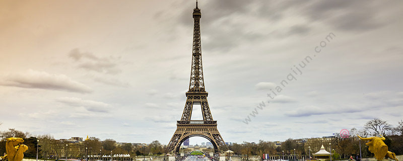 法国埃菲尔铁塔有多高